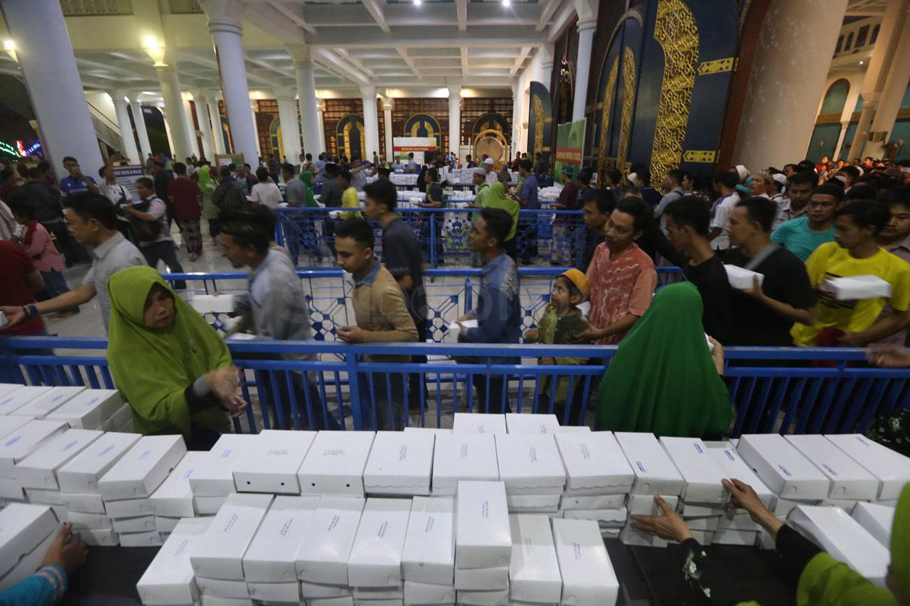 Masjid Al-Akbar Surabaya...