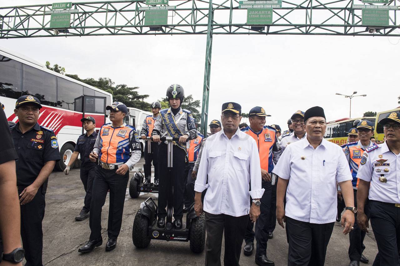 Menhub Tinjau Angkutan...