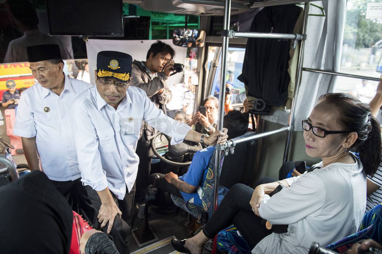 Menhub Tinjau Angkutan...