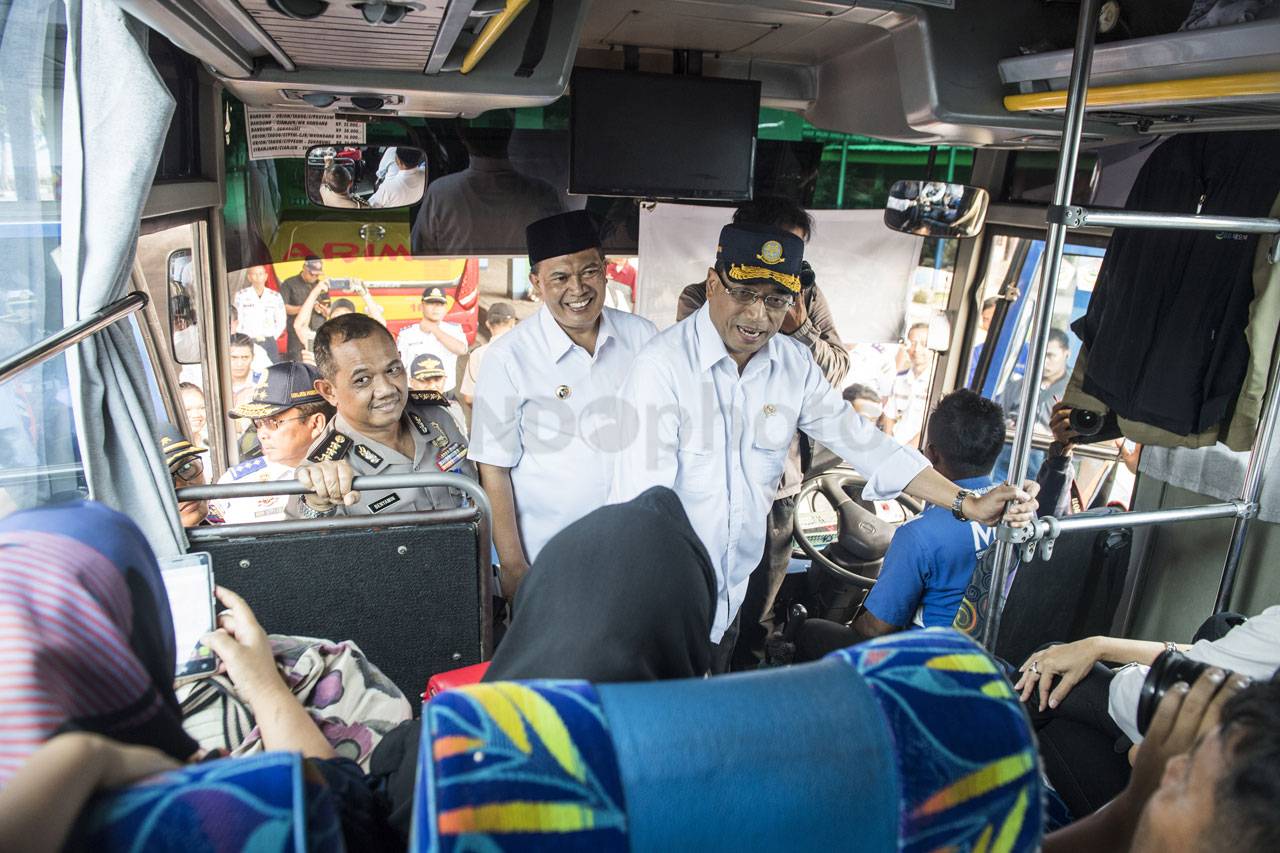 Menhub Tinjau Angkutan...
