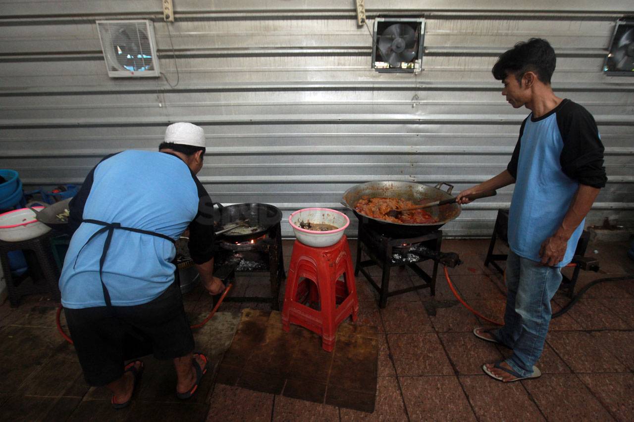 Melihat Persiapan Memasak...