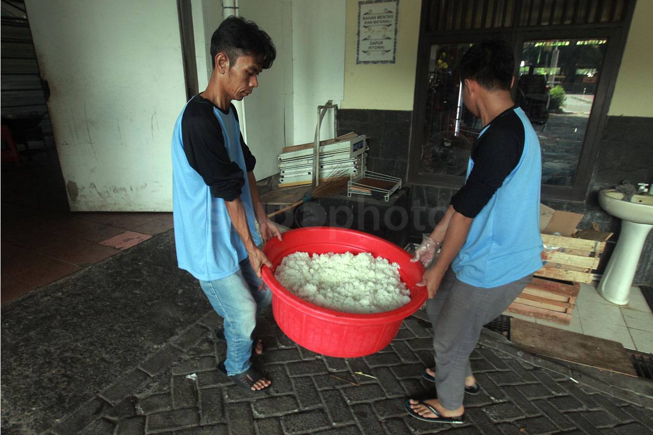 Melihat Persiapan Memasak...