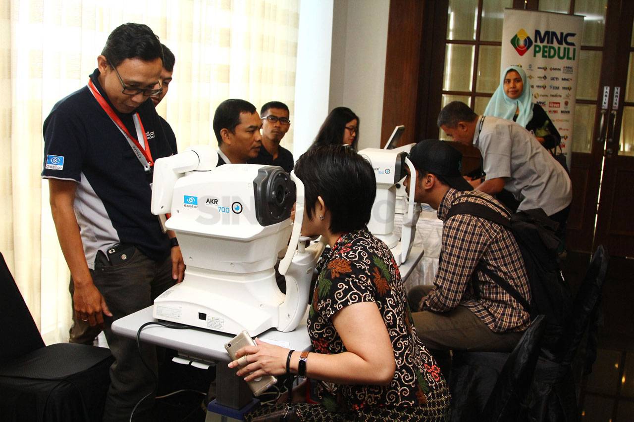 MNC Peduli dan Essilor...