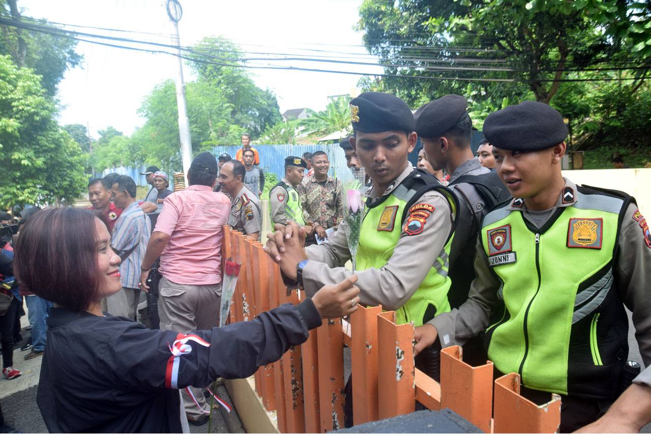 Aliansi Masyarakat di...