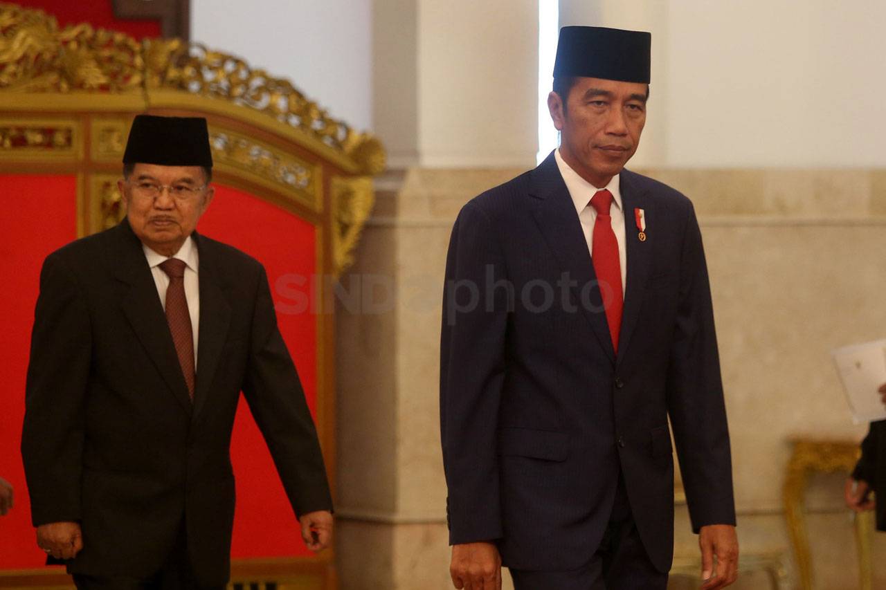 Presiden Jokowi Lantik...