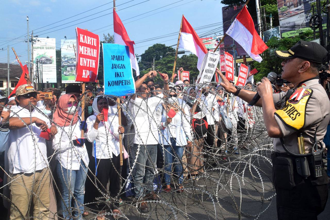 Massa Demonstran Gagal...