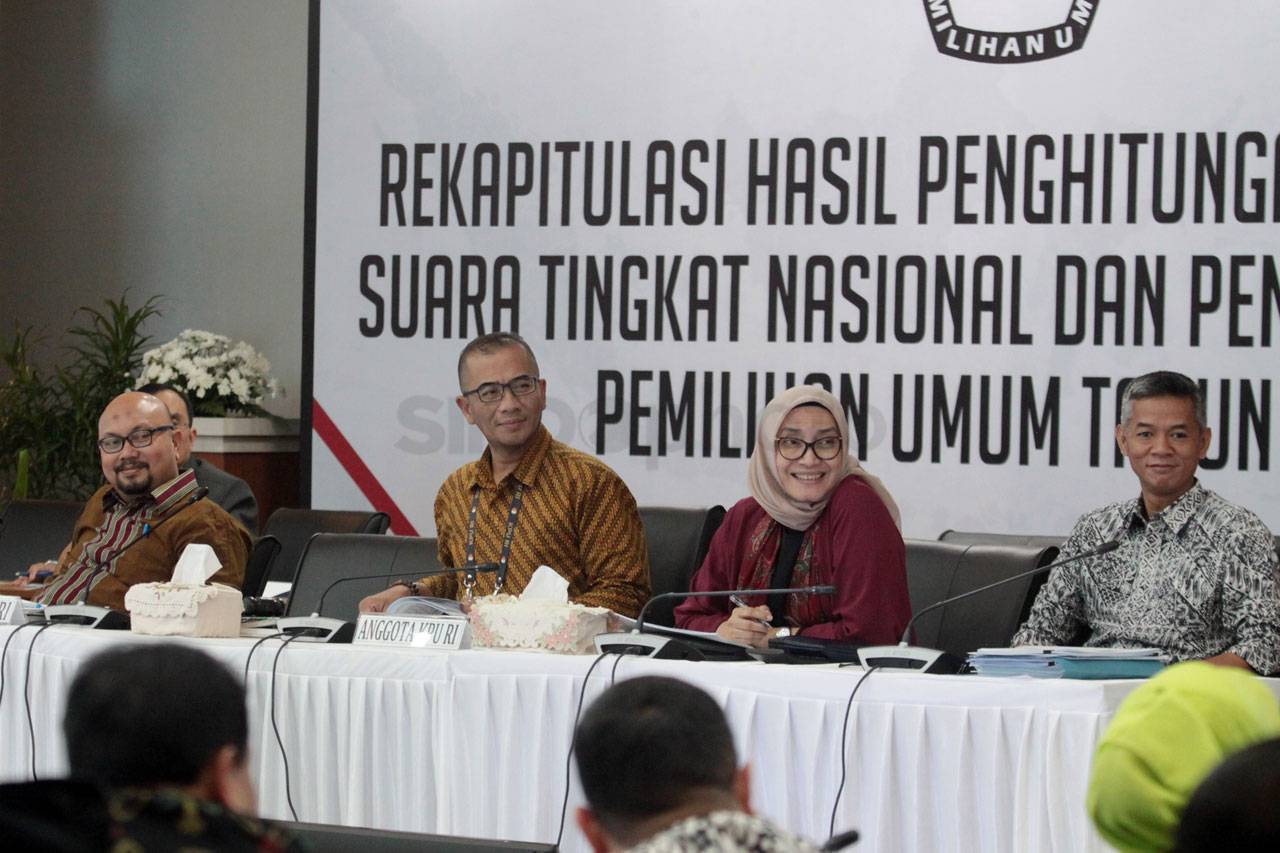 KPU Gelar Rapat Pleno...