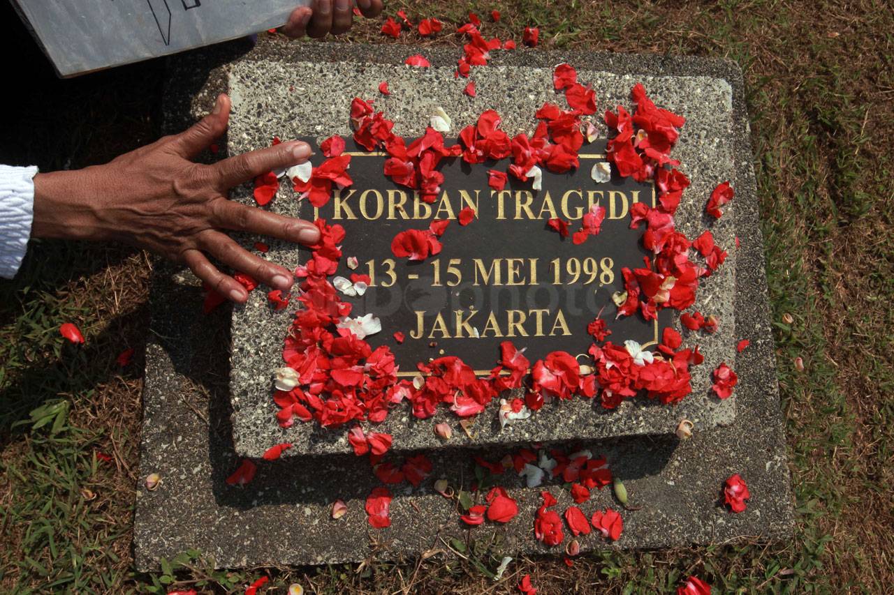 Keluarga Korban Peringati...