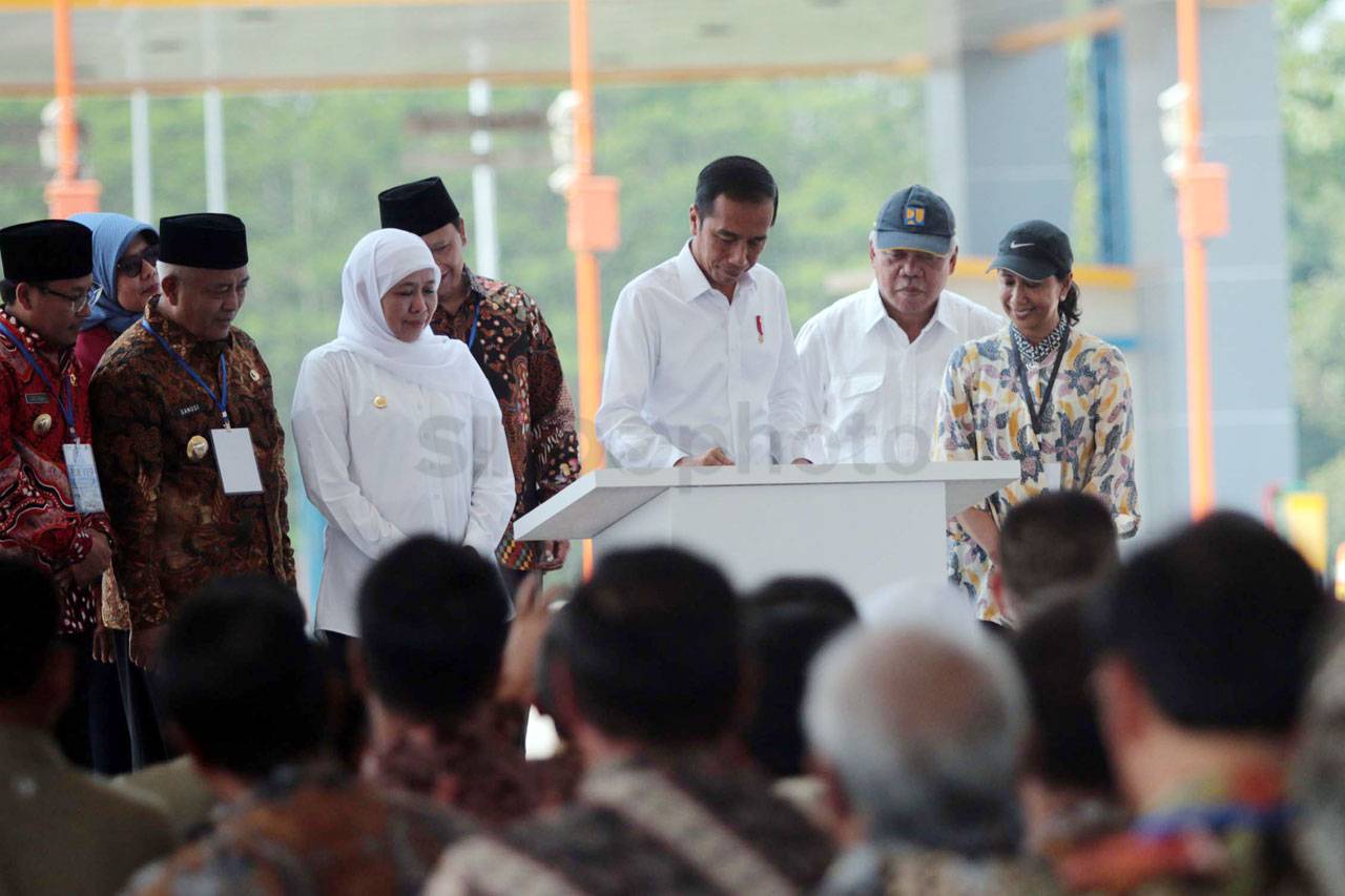Presiden Jokowi Resmikan...