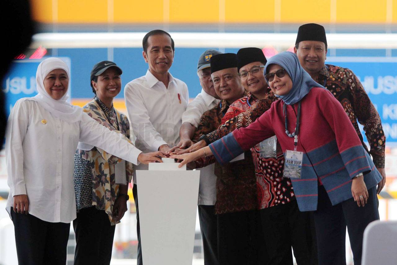 Presiden Jokowi Resmikan...