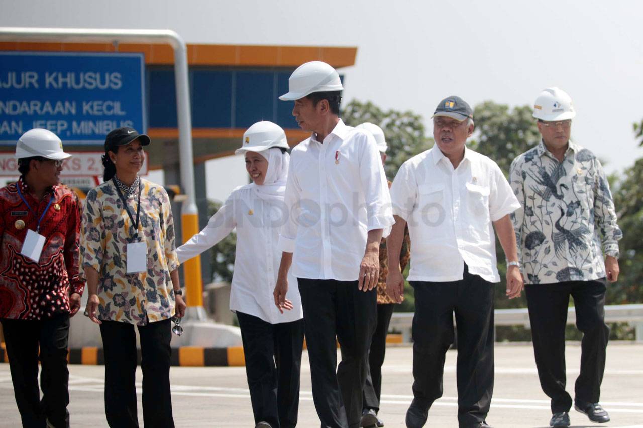 Presiden Jokowi Resmikan...