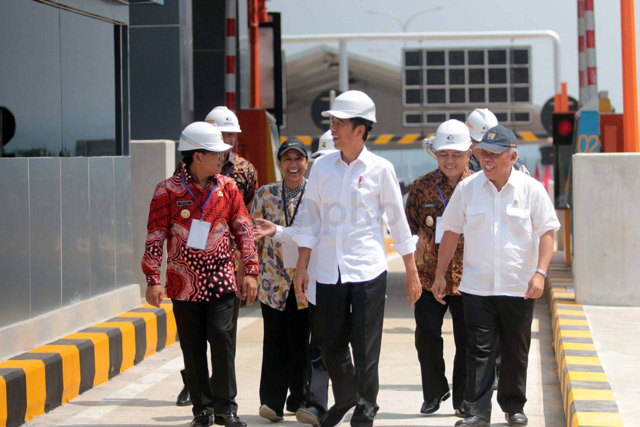 Presiden Jokowi Resmikan...