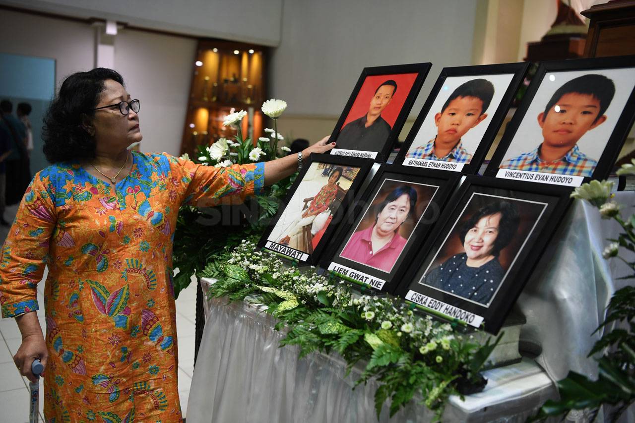Umat Lintas Agama Peringati...