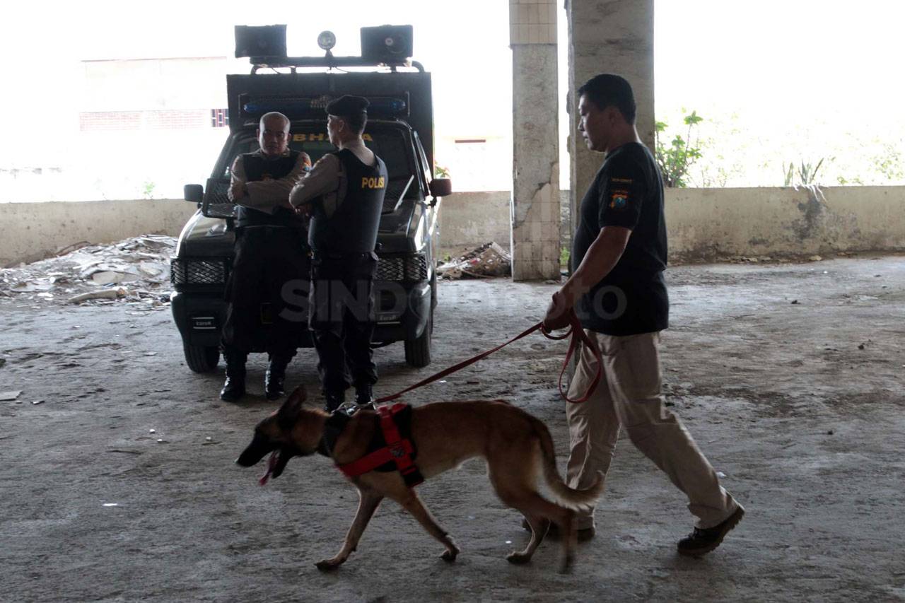 Polisi Olah TKP Pembunuhan...
