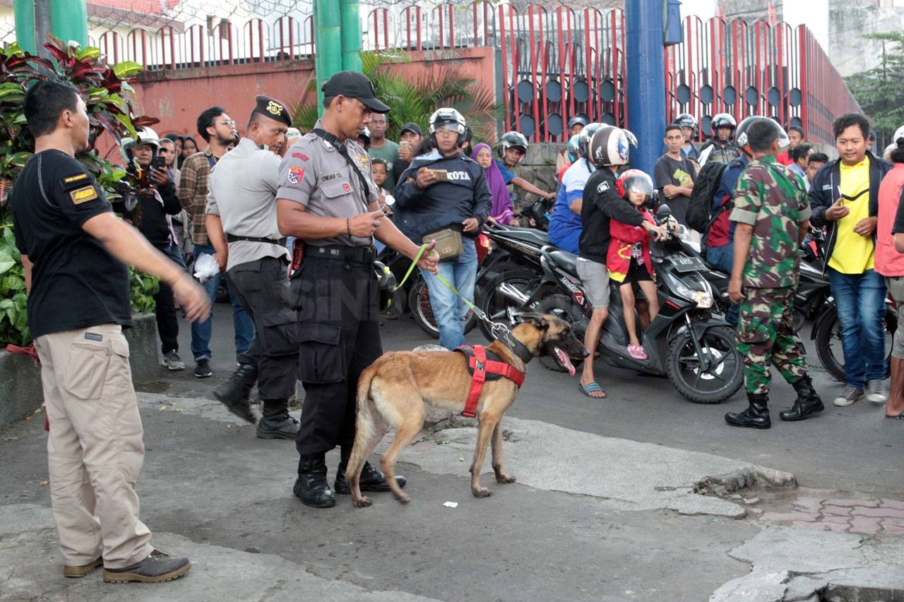 Polisi Olah TKP Pembunuhan...
