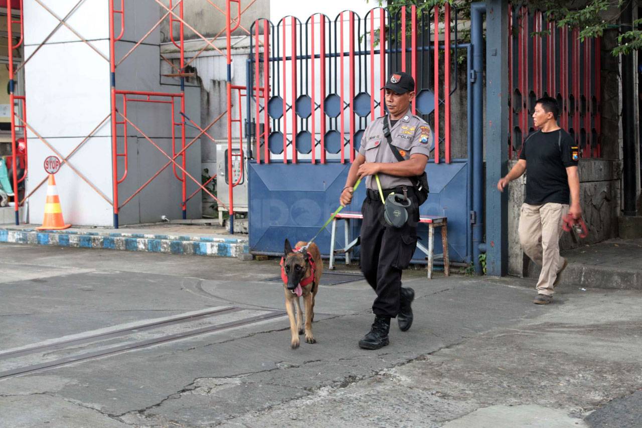 Polisi Olah TKP Pembunuhan...