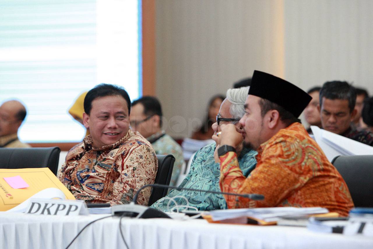 KPU Gelar Rapat Pleno...