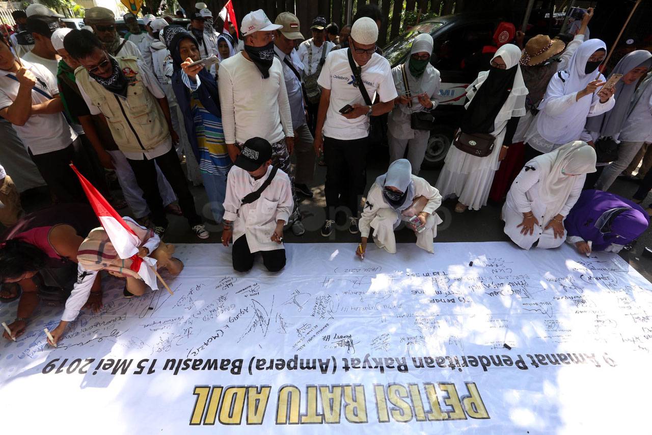 Ratu Adil Tolak Hasil...