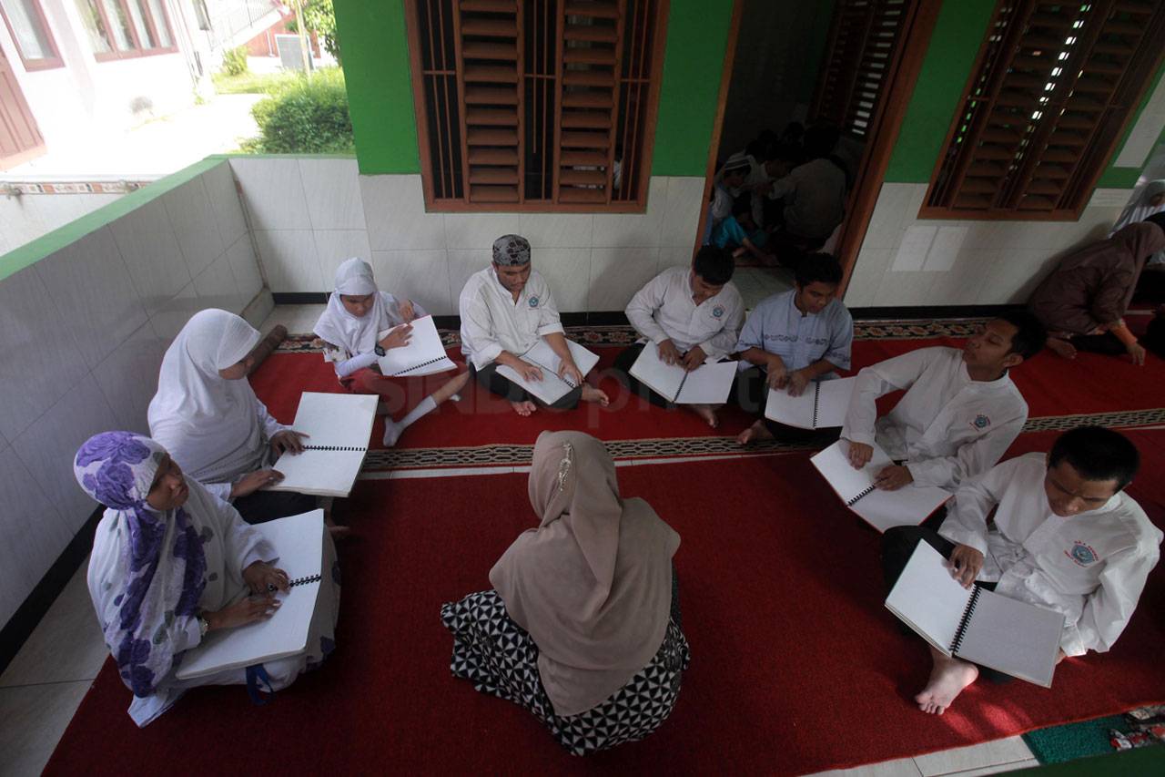 Melihat Suasana Pesantren...