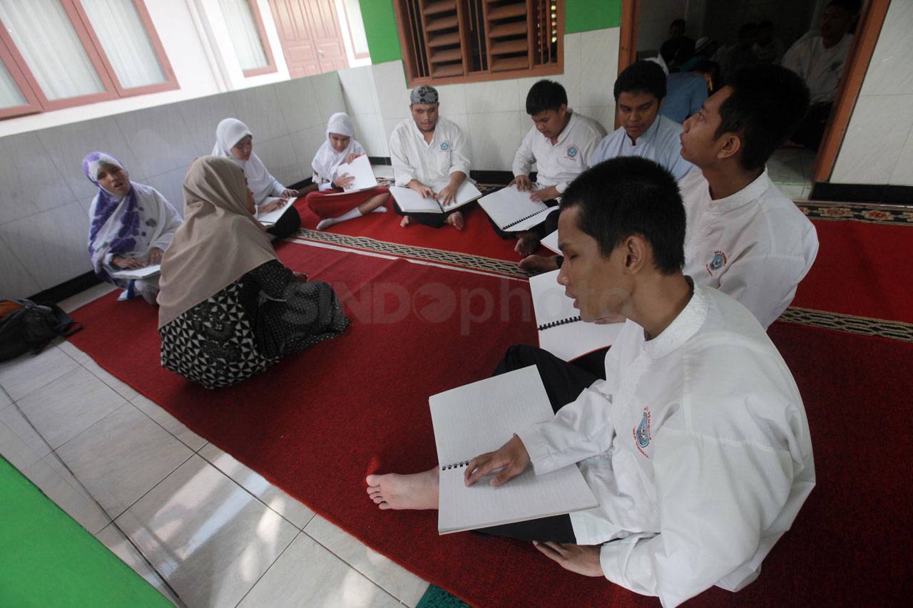 Melihat Suasana Pesantren...