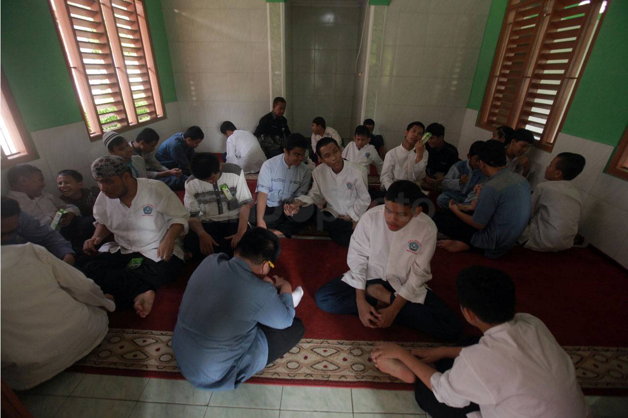 Melihat Suasana Pesantren...
