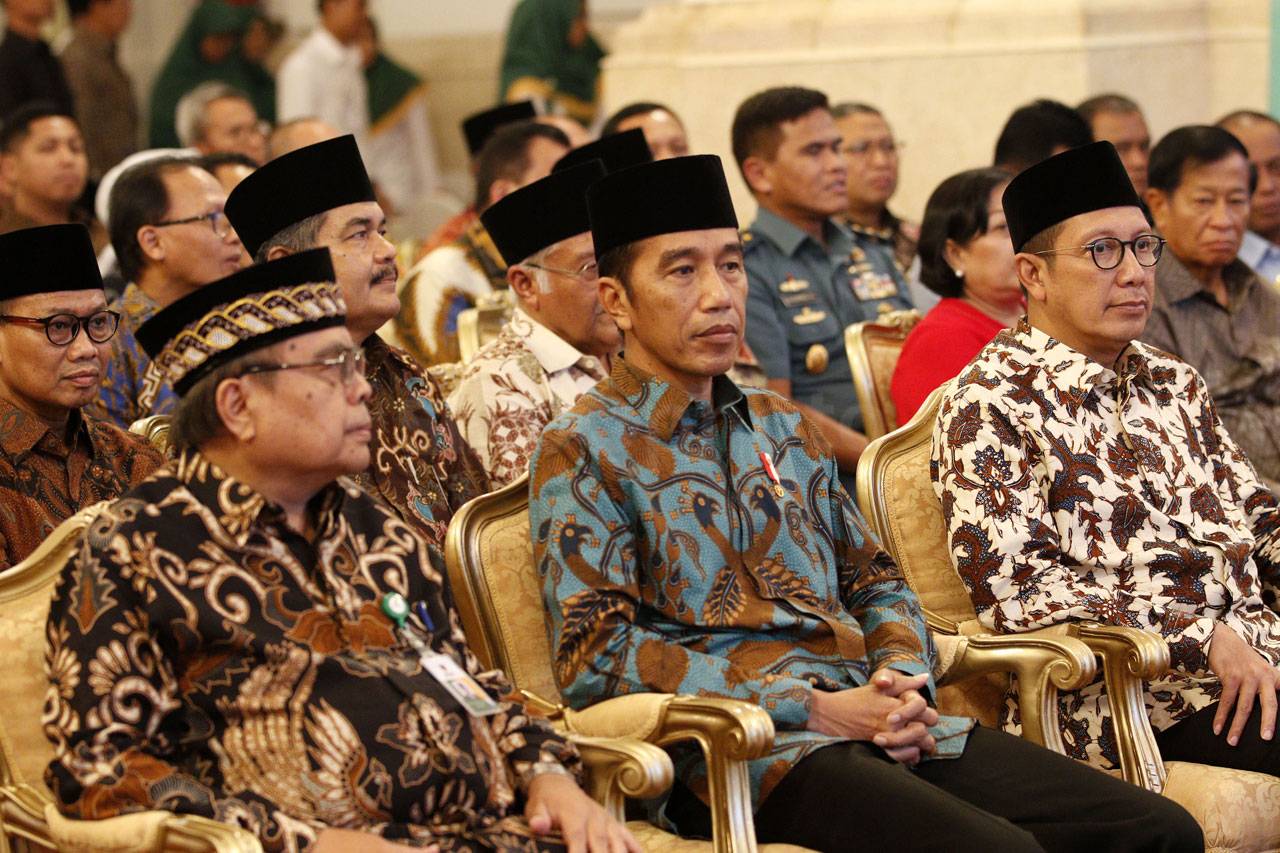 Presiden Jokowi Bayar...