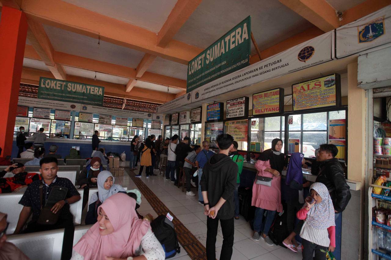 Arus Mudik di Terminal...