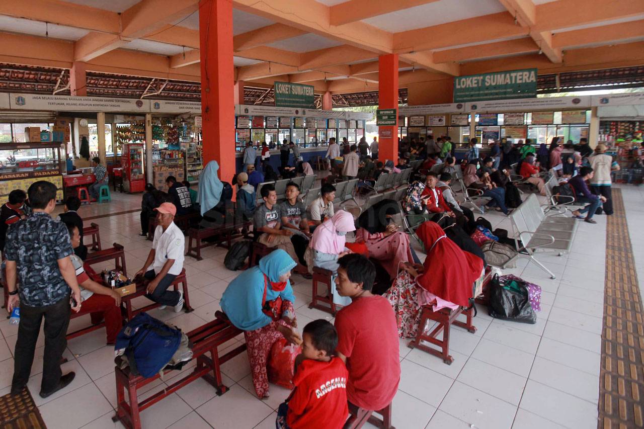 Arus Mudik di Terminal...