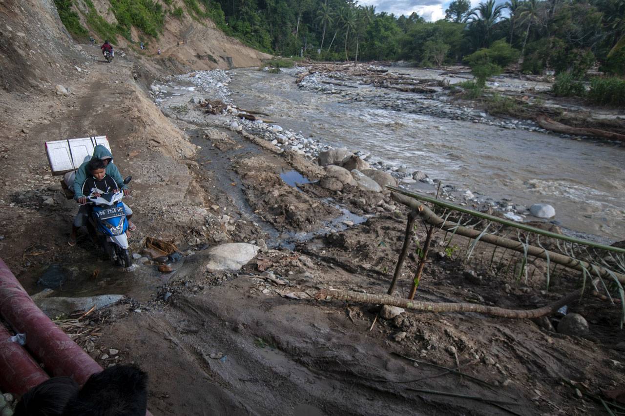 Jalan Utama Trans Palu-Kulawi...