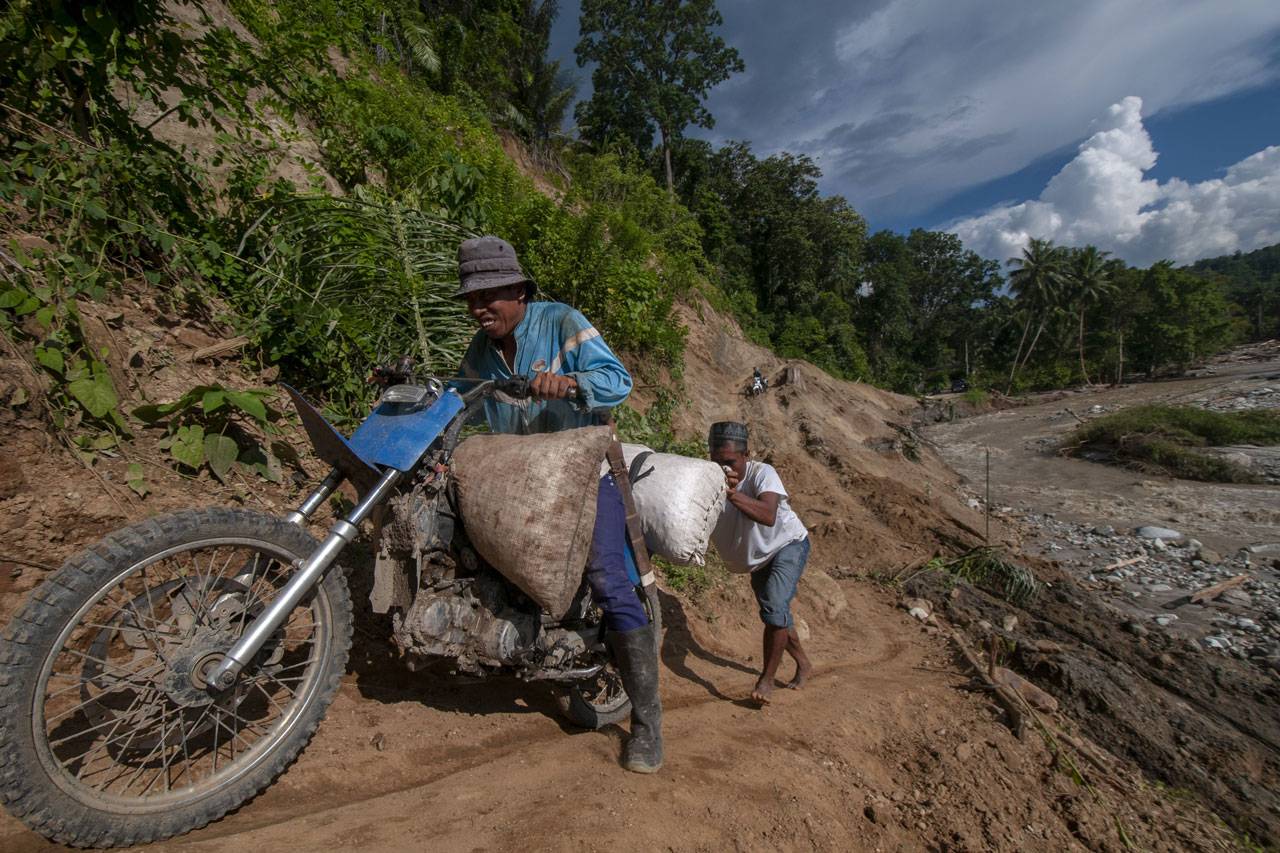 Jalan Utama Trans Palu-Kulawi...
