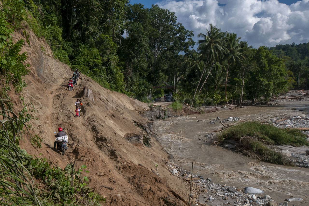 Jalan Utama Trans Palu-Kulawi...