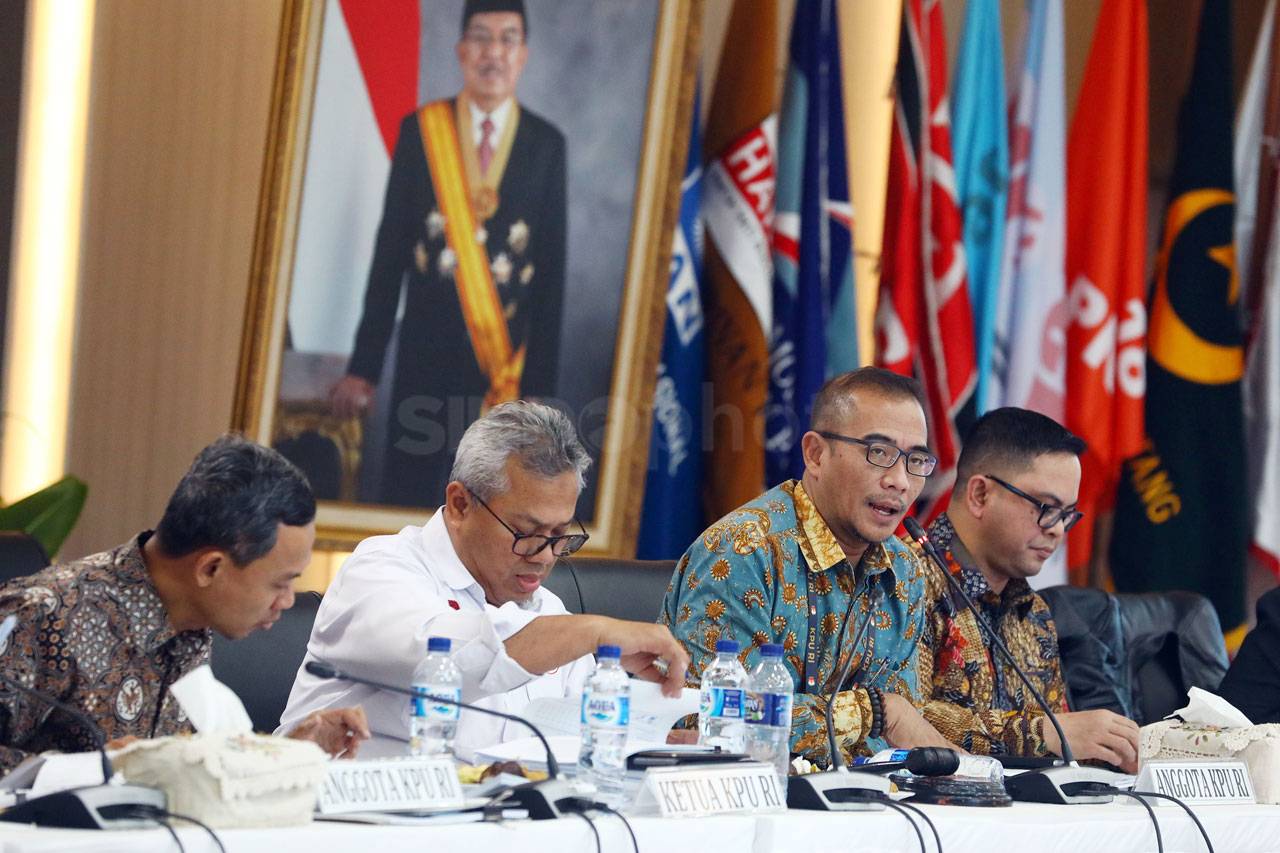 KPU Gelar Rapat Pleno...