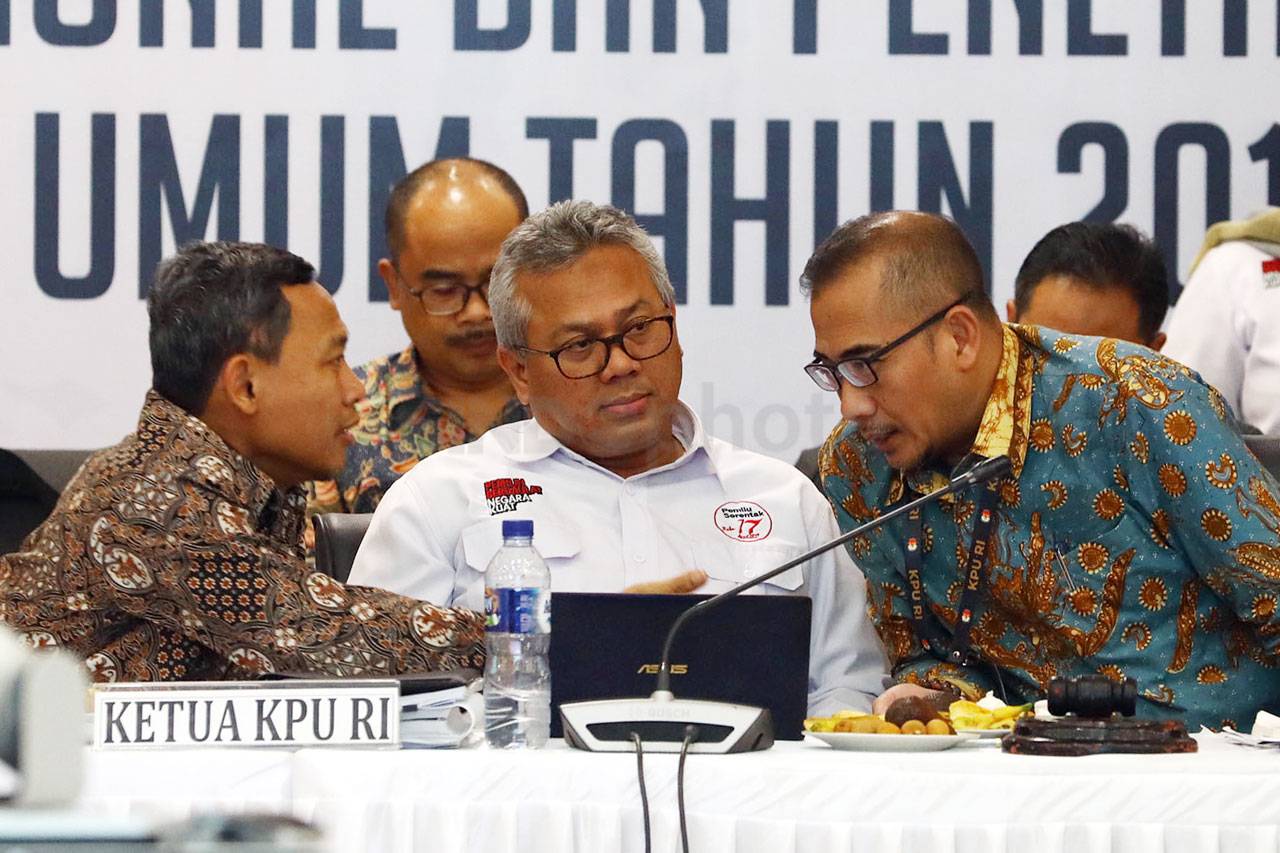 KPU Gelar Rapat Pleno...