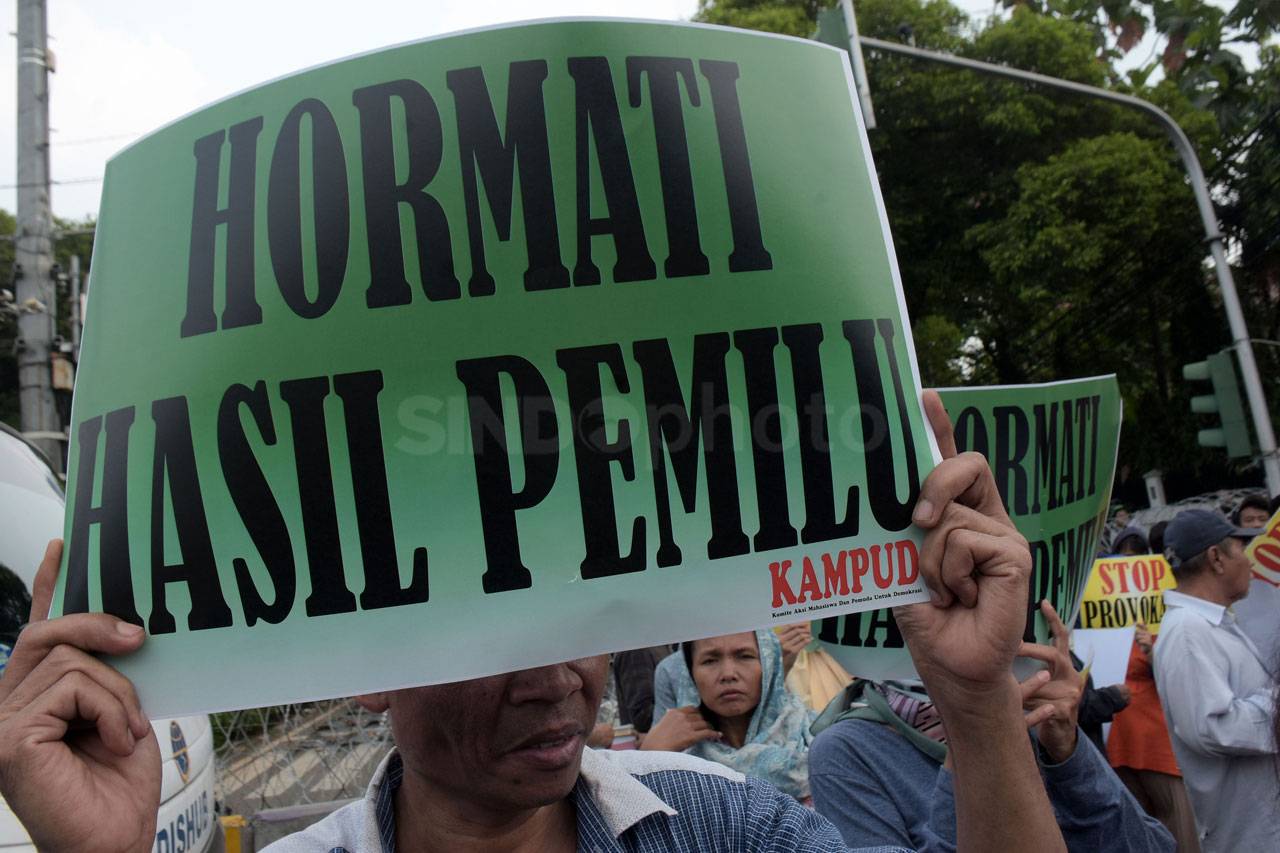 Puluhan Orang Gelar...