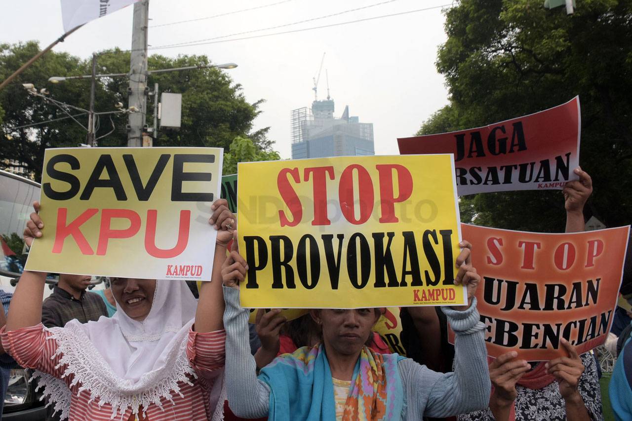Puluhan Orang Gelar...