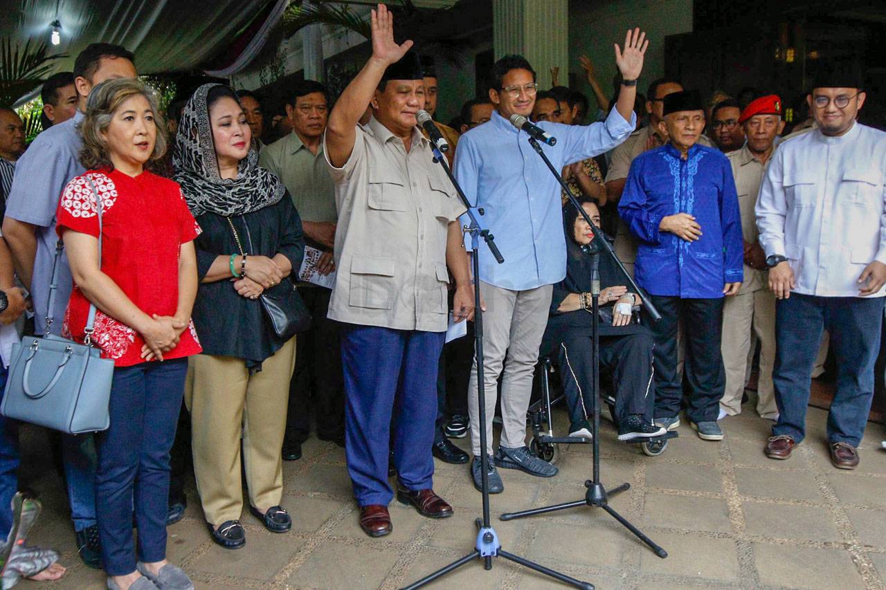 Prabowo-Sandi Gugat...