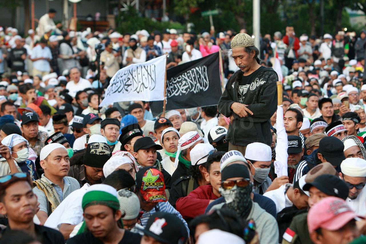 Ribuan Orang Ikuti Aksi...