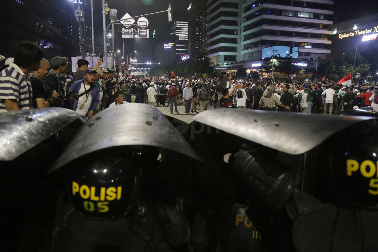 Usai Laksanakan Tarawih,...