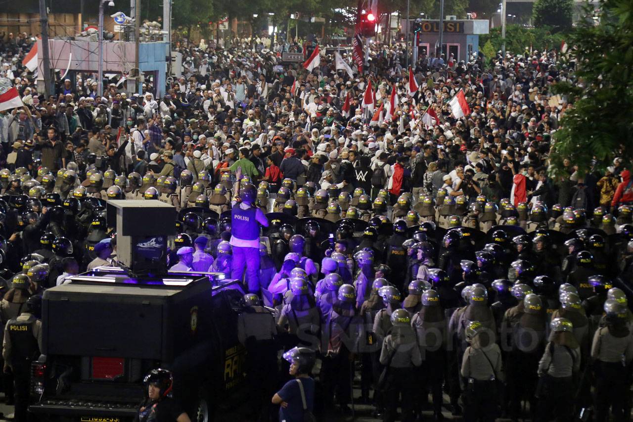 Usai Laksanakan Tarawih,...