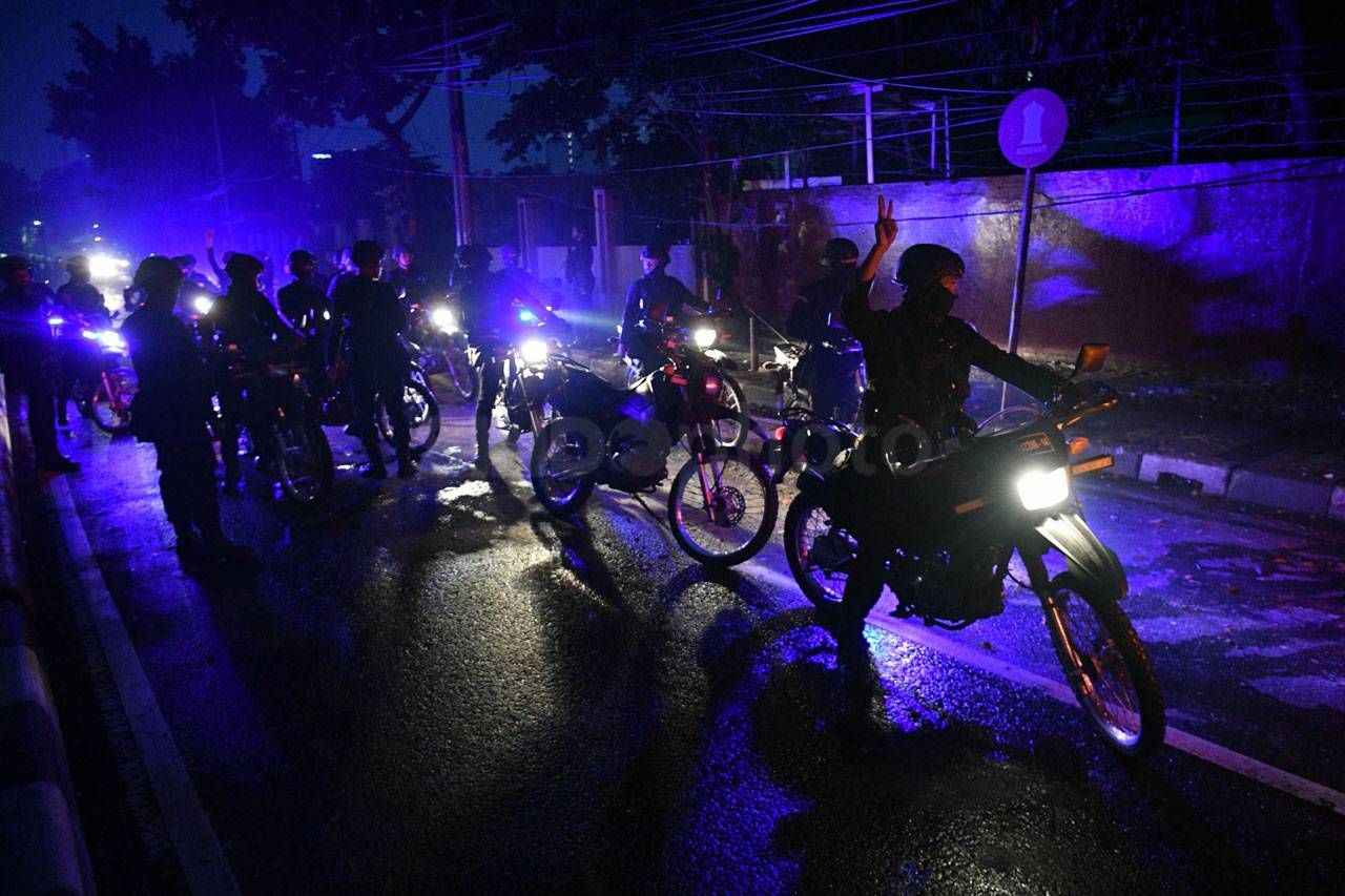 Sejumlah Mobil Terbakar...