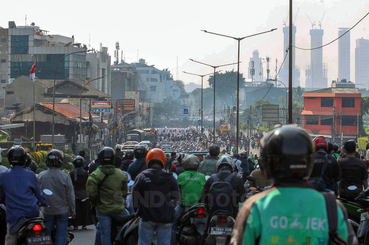 Polisi Hadang Massa...