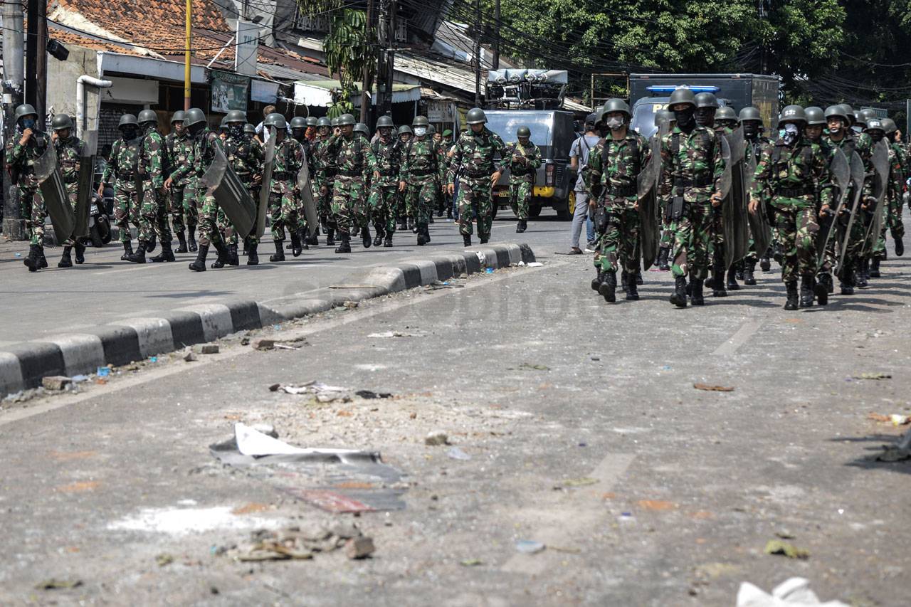 TNI Amankan Jalan KS...