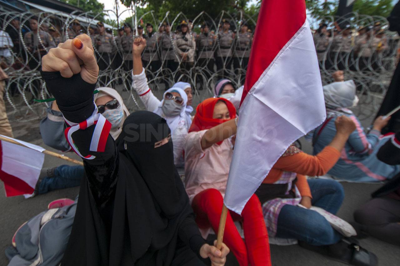 Pengunjuk Rasa Gelar...