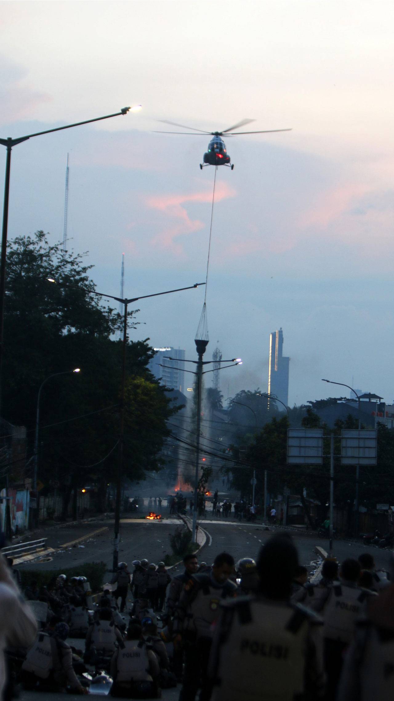 Gas Air Mata Pukul Mundur...