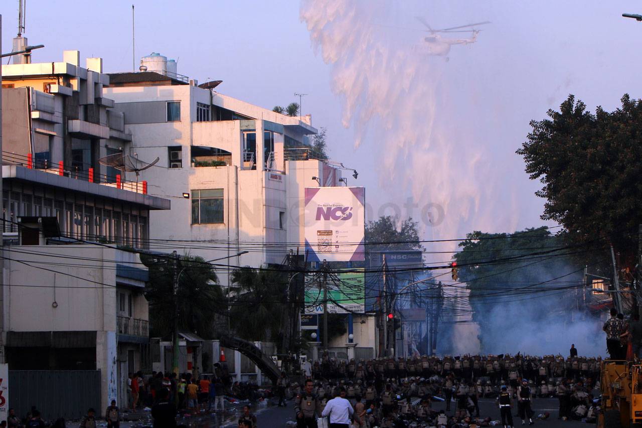 Gas Air Mata Pukul Mundur...