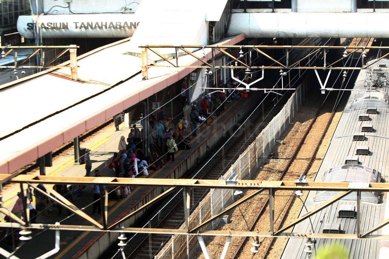 Stasiun Tanah Abang...
