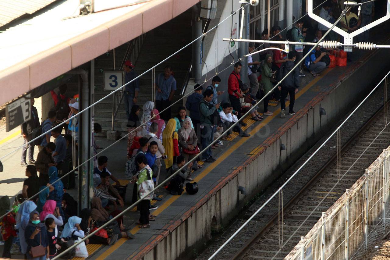 Stasiun Tanah Abang...