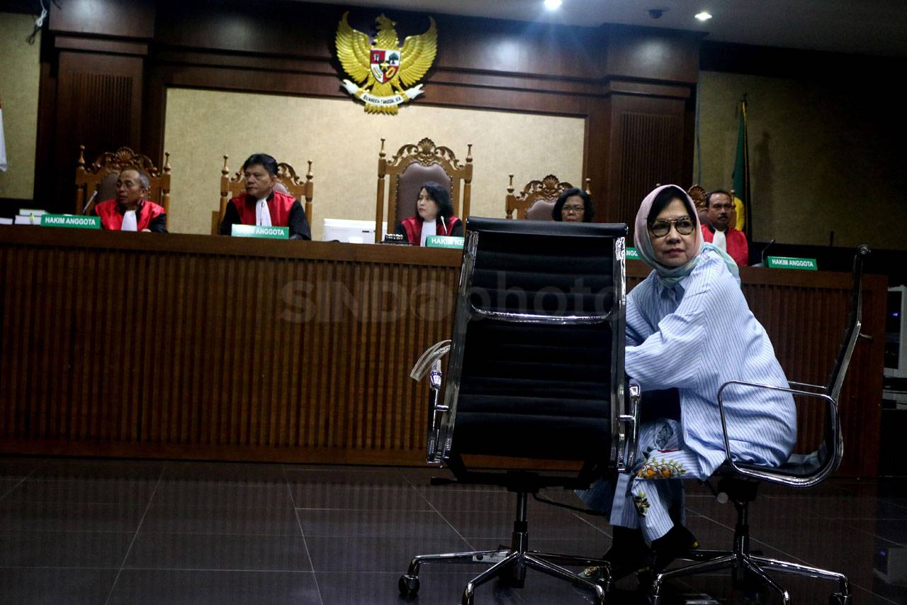 Karen Agustiawan Dituntut...