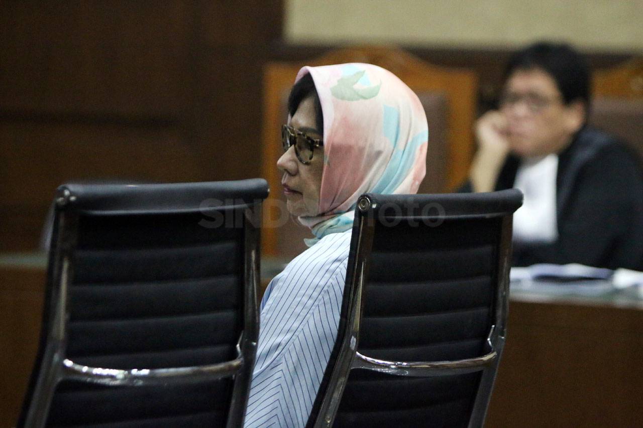 Karen Agustiawan Dituntut...