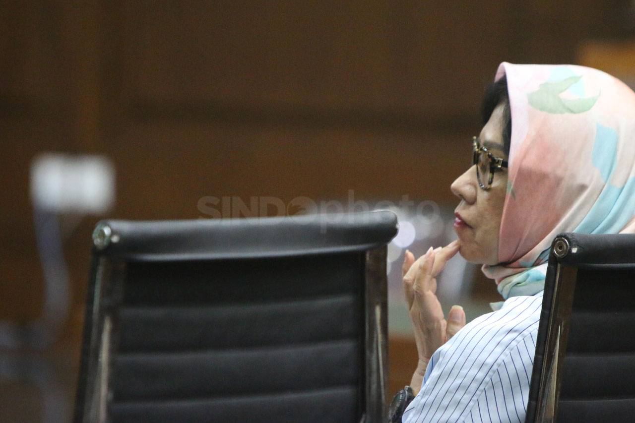Karen Agustiawan Dituntut...
